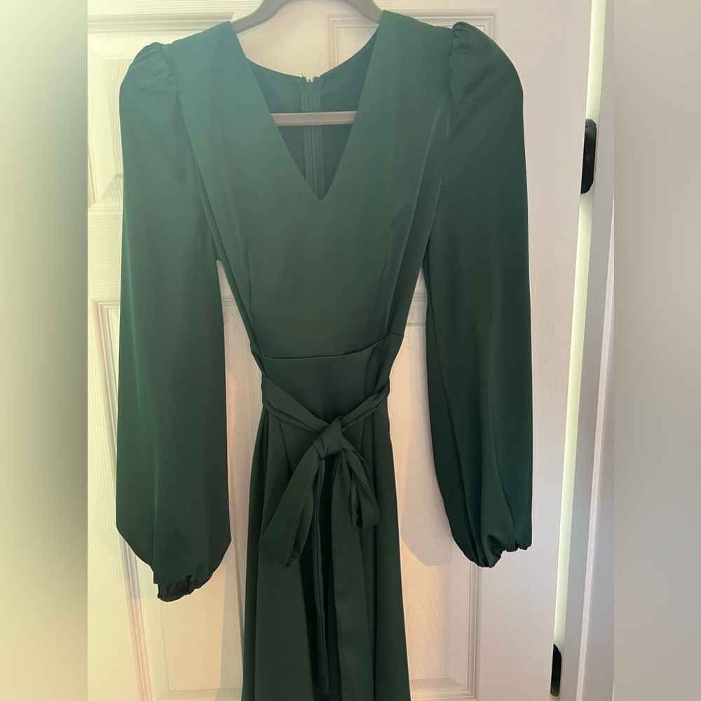 Small new without tags green dress. Perfect for Christmas pics.